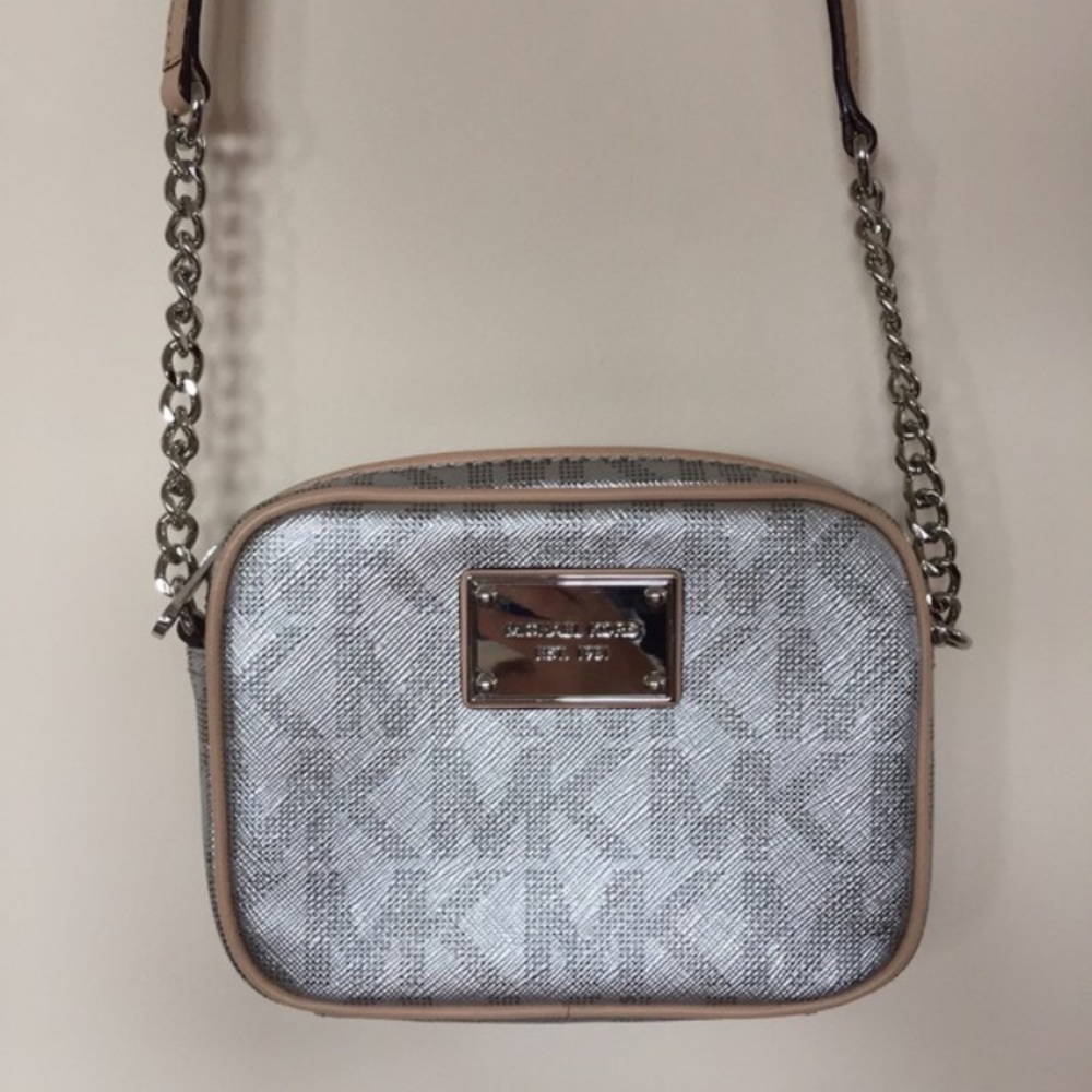 New with tags. Michael Kors cross body.